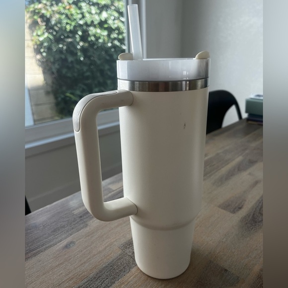 Stanley Cream Quencher Cup 40 oz Water Bottle Straw - Picture 3 of 9